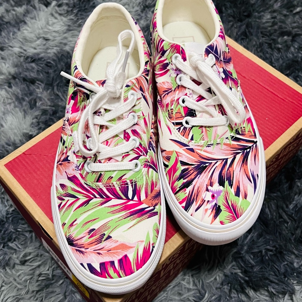 Women’s size 9 VANS